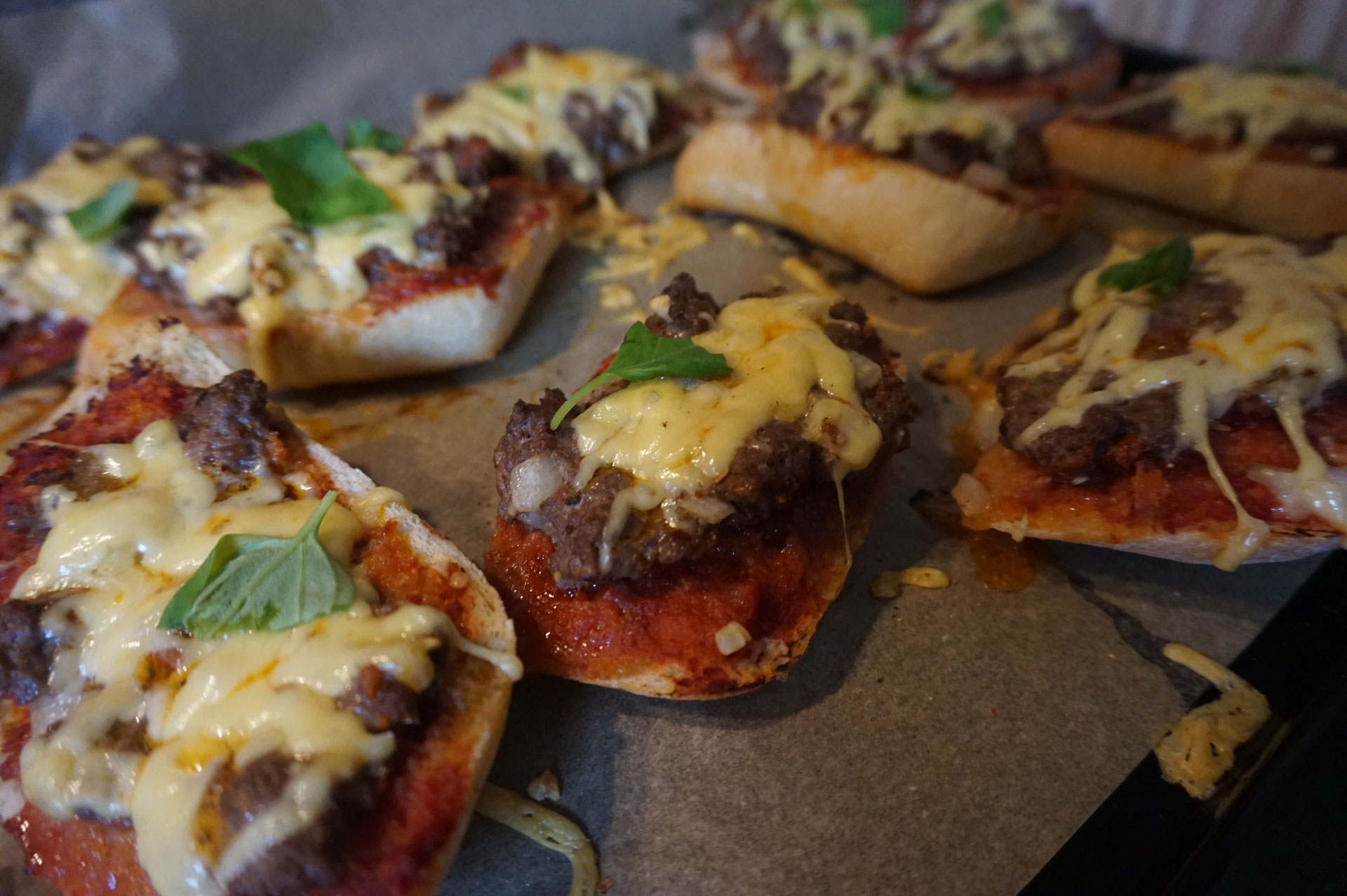 Pizza Brotchen Mit Hackfleisch Und Kaese Party Snack Low Carb Rezepte Das burger broetchen so toll zu wuertzen schmeckt sicher klasse. mit hackfleisch und kaese party snack