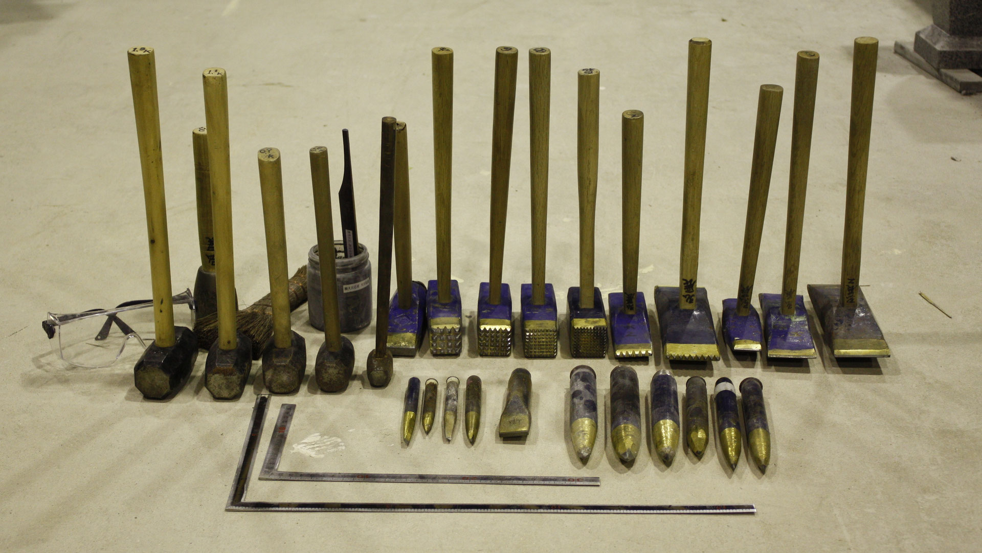 希少な自然の恵み 庵治石だから 吟味に吟味を重ねます 庵治石での墓石 建材 株式会社大川石材 希少な自然の恵み 庵治石だから 吟味に吟味を重ねます 庵治石での墓石 建材 株式会社大川石材