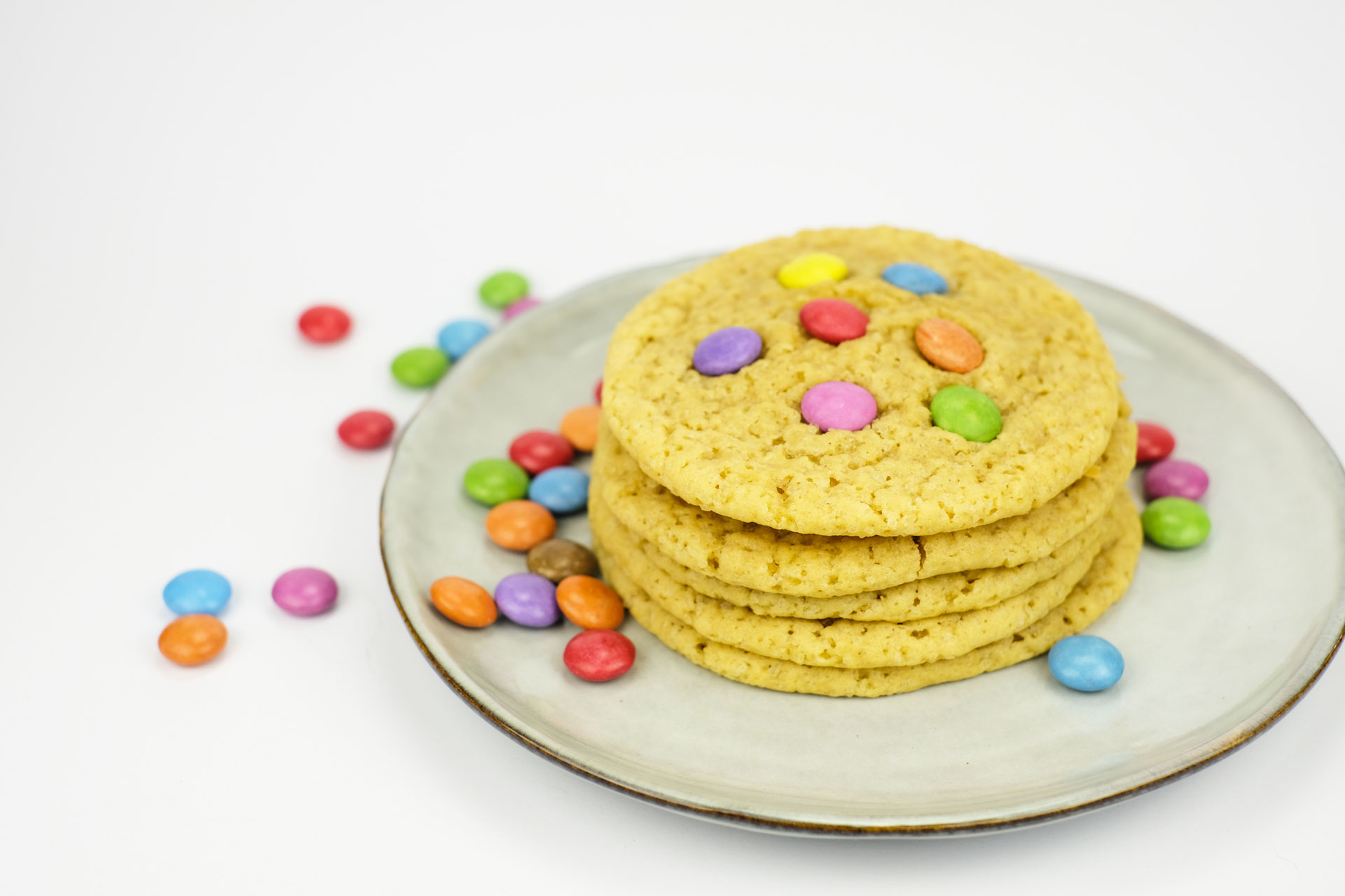 Cookies mit bunten Schokolinsen - Ideen für Kindergeburtstage