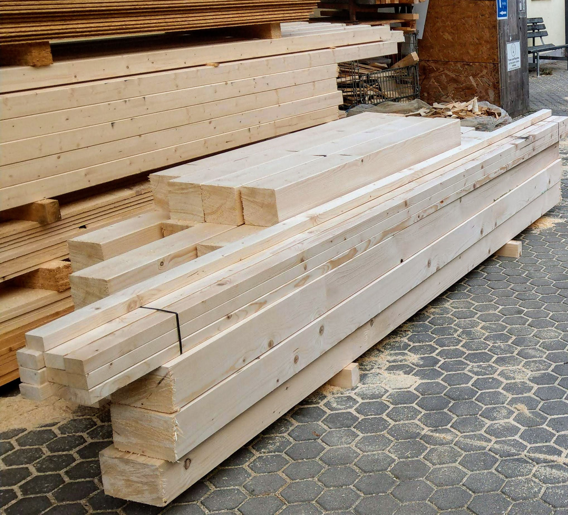 Konstruktionshölzer, Latten, Bretter - bredipa-Holz und Fußböden