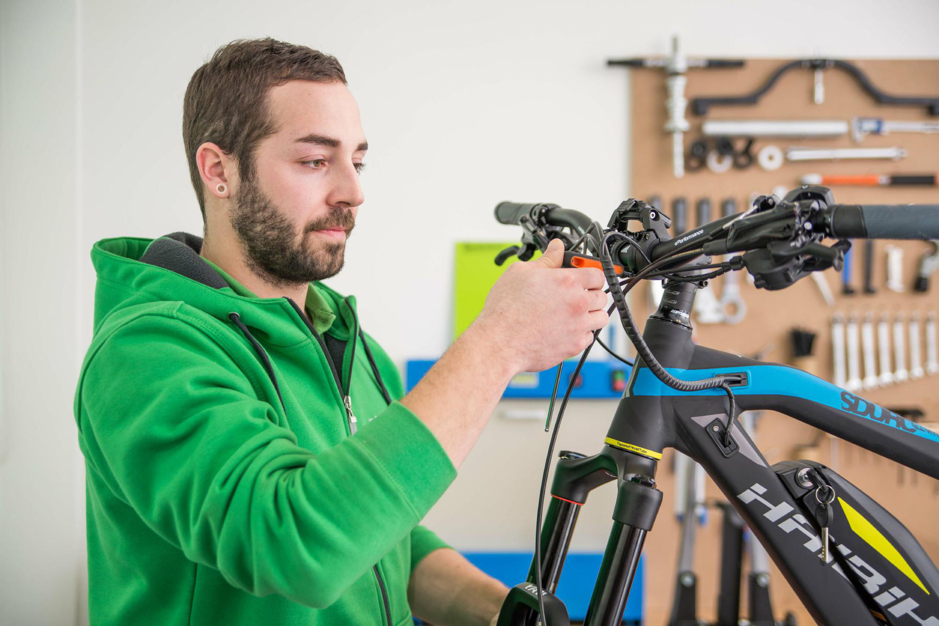 eBike Service und Reparatur in der Schweiz emotion eBikes