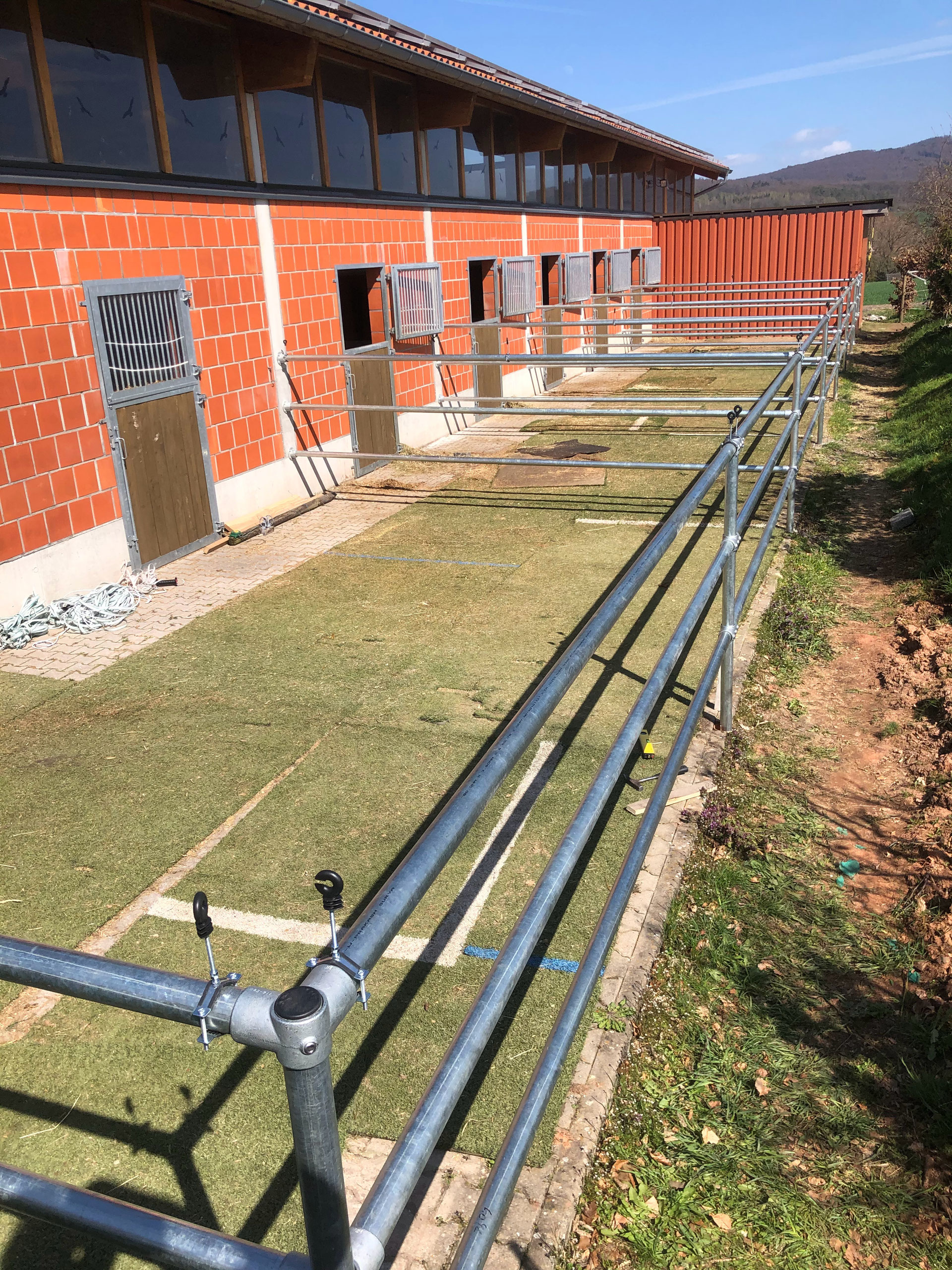 Paddock Einzäunungen rauchpferdeboxens seite!