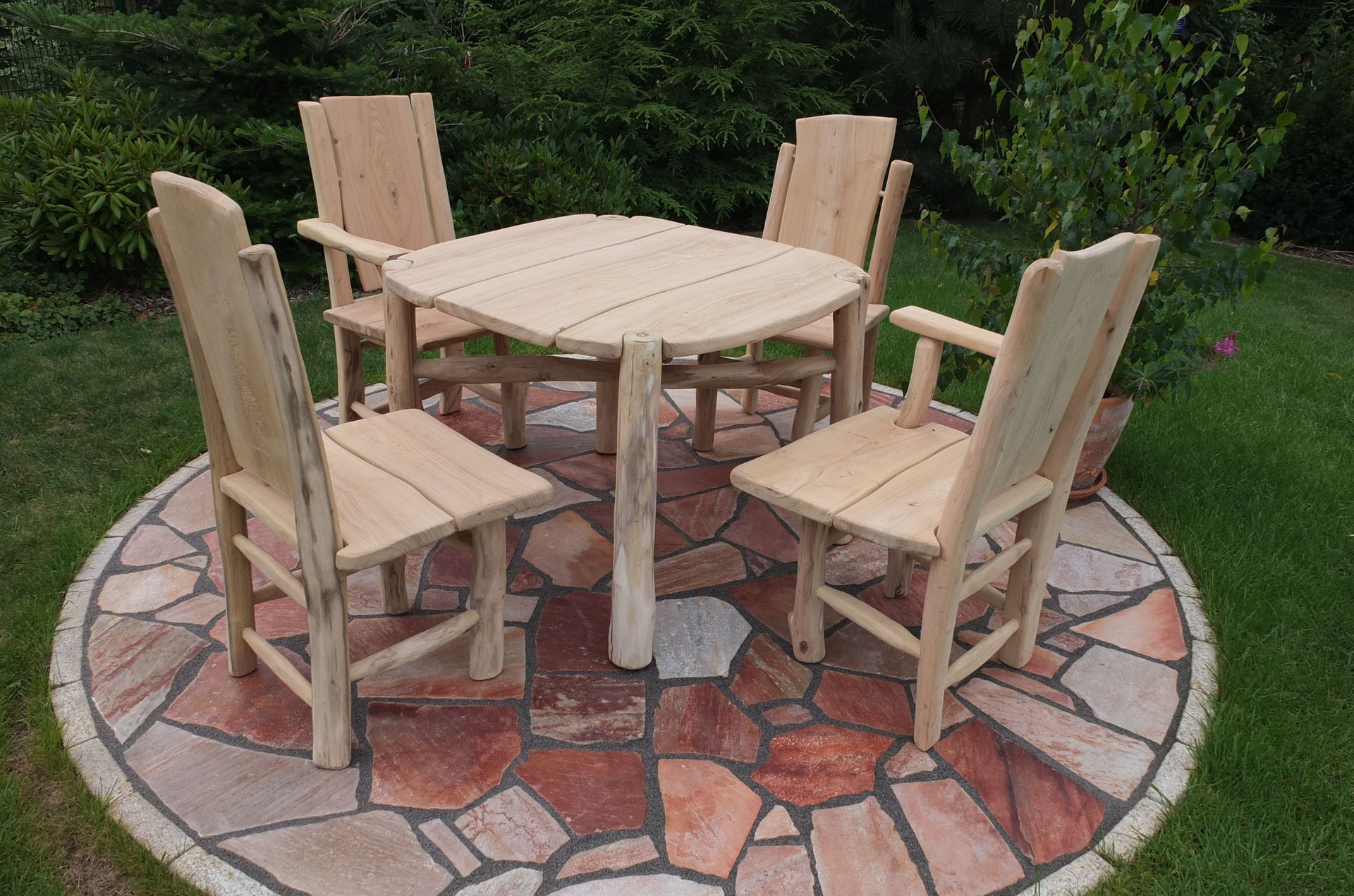 Gartenmöbel - Wildholzmöbel in natürlicher Eleganz