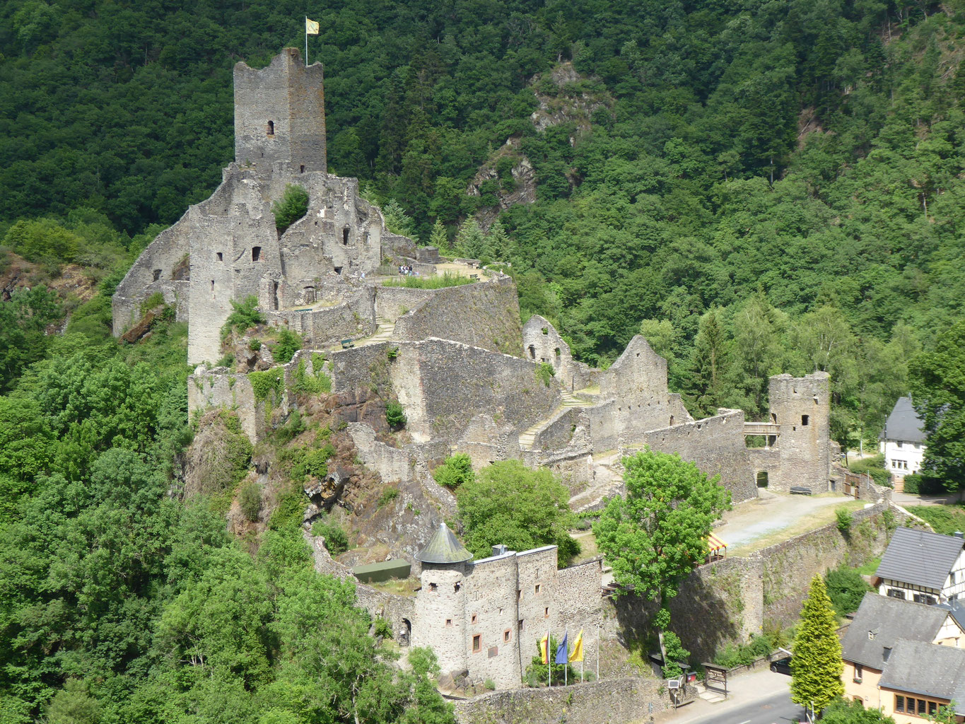 die Niederburg von Manderscheid aylameseckes Webseite!