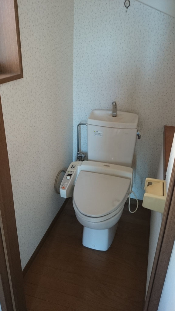 手洗い付きタンクレストイレのリフォーム事例 有限会社フジマサ 横浜 川崎エリアの地域密着型リフォーム専門店