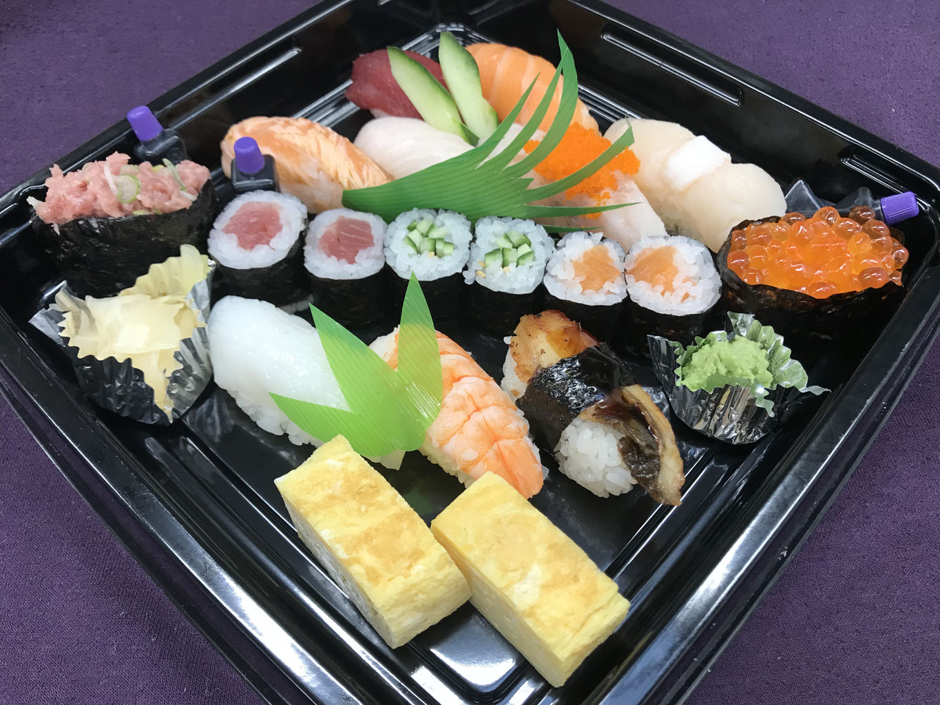 お寿司、おにぎり、お惣菜 / Sushi, onigiri et traiteur - UCHINO