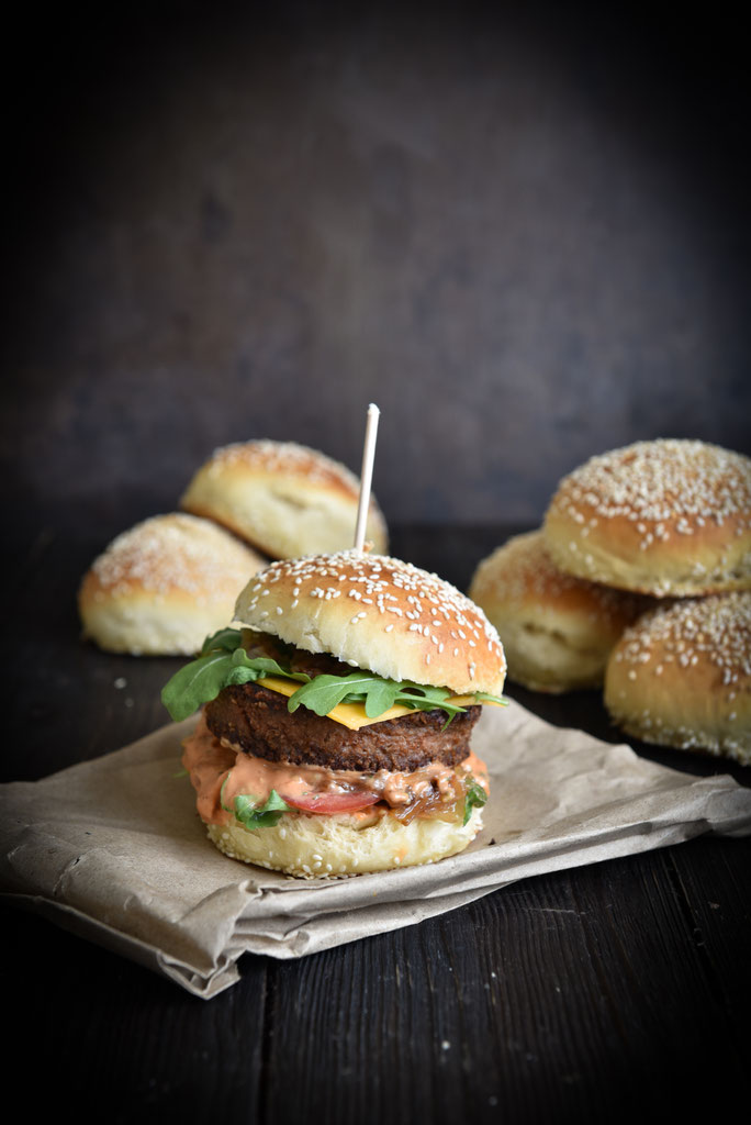 Burger Buns selbst gemacht. Mit "Beyond Meat"Patties im Test. mix