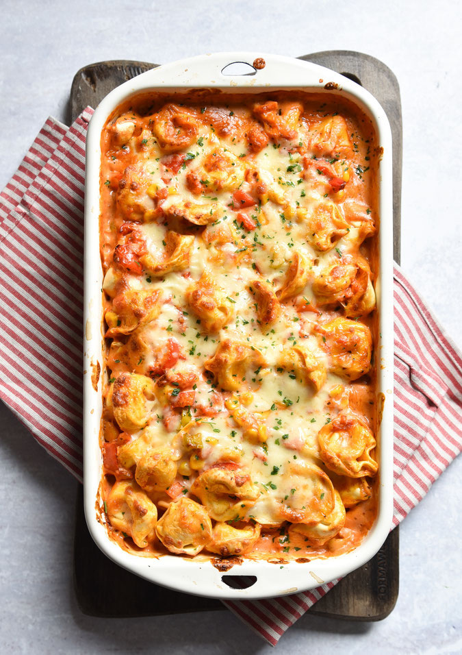 Tortelliniauflauf. Mit Mais, Paprika und Peperoni. - mix dich glücklich