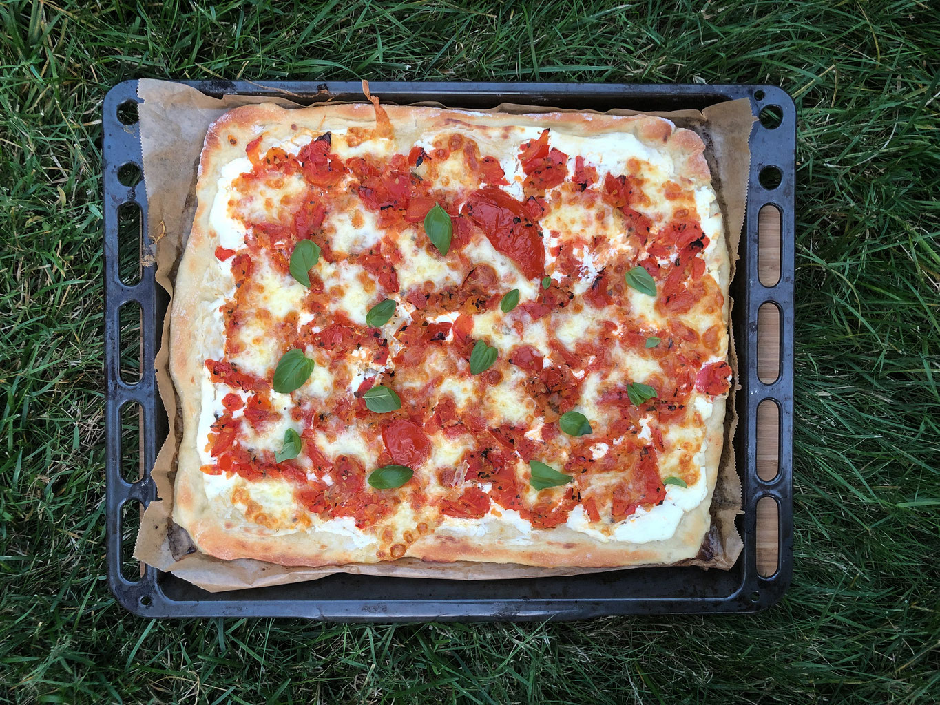 Bruschetta-Pizza. Yummy! - mix dich glücklich (Thermomix-Rezepte)