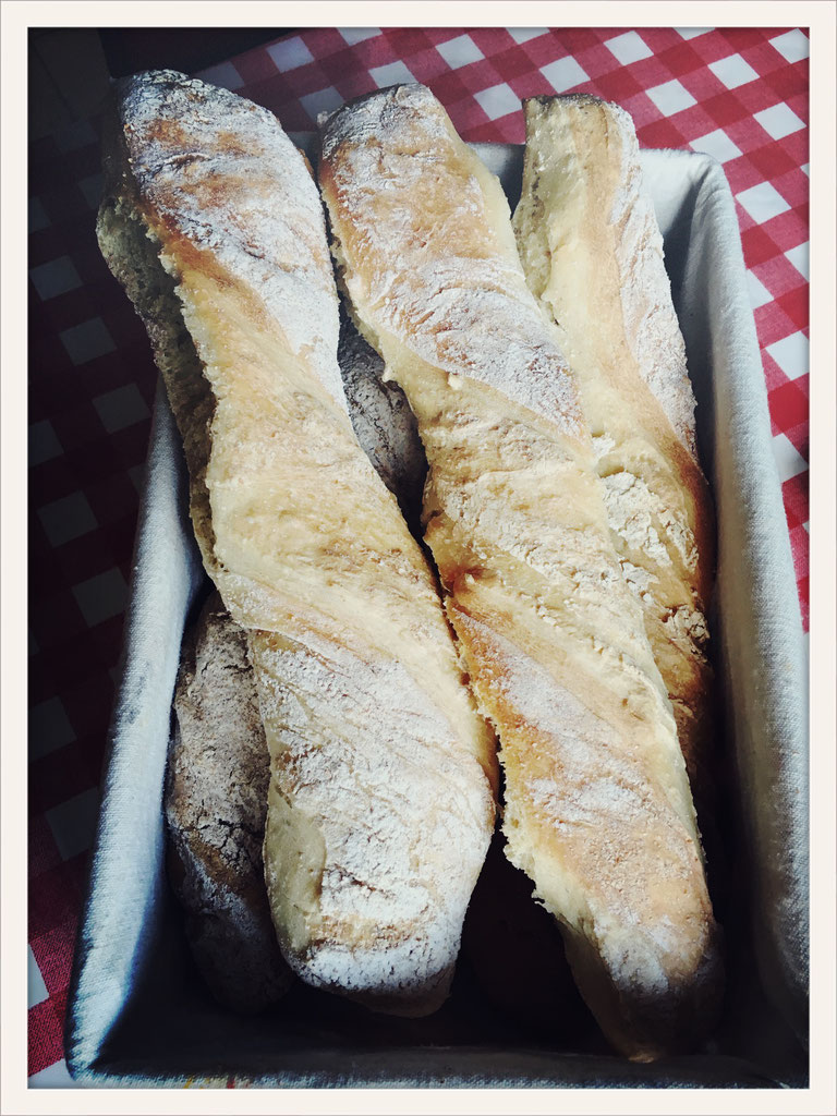 Dinkel-Baguette. Ganz simpel. Sehr lecker. - mix dich glücklich ...