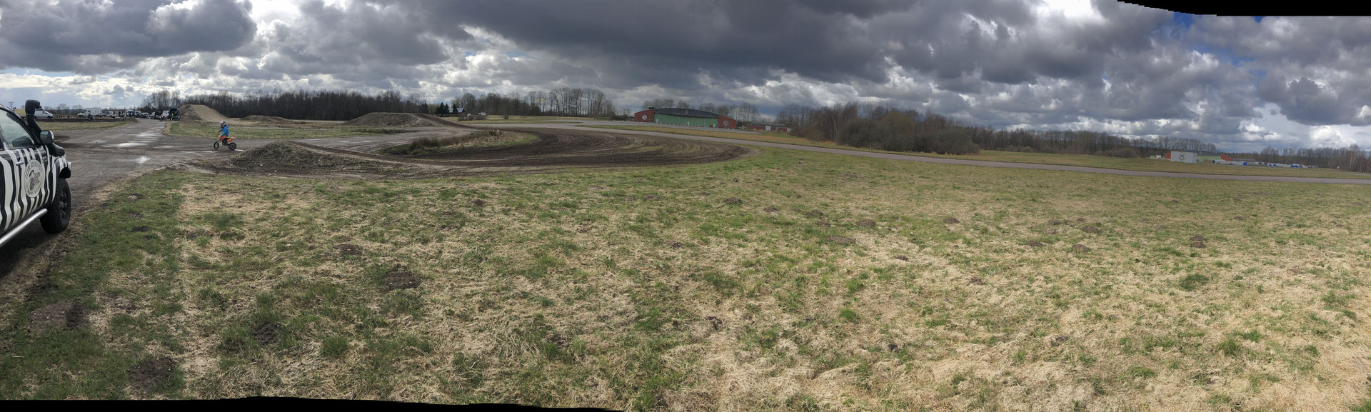 Flugplatz Hartenholm oder Hungriger Wolf? amrtreffens Webseite!