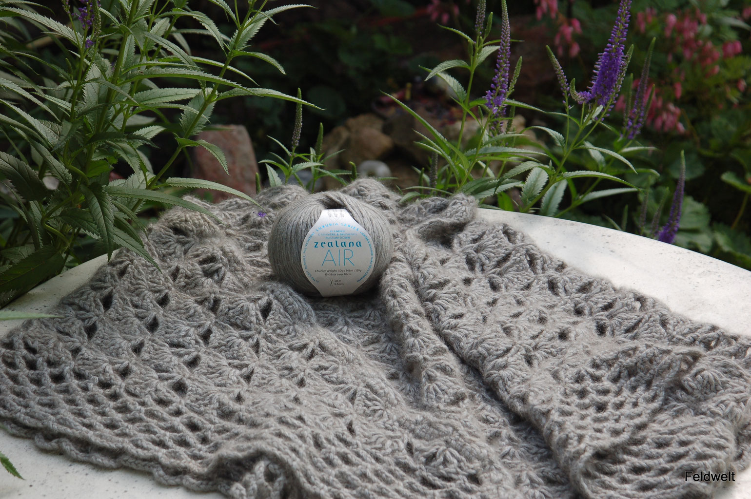 "Grenzenlos" Häkeltuch aus Zealana Air Chunky Weight FELDWELT