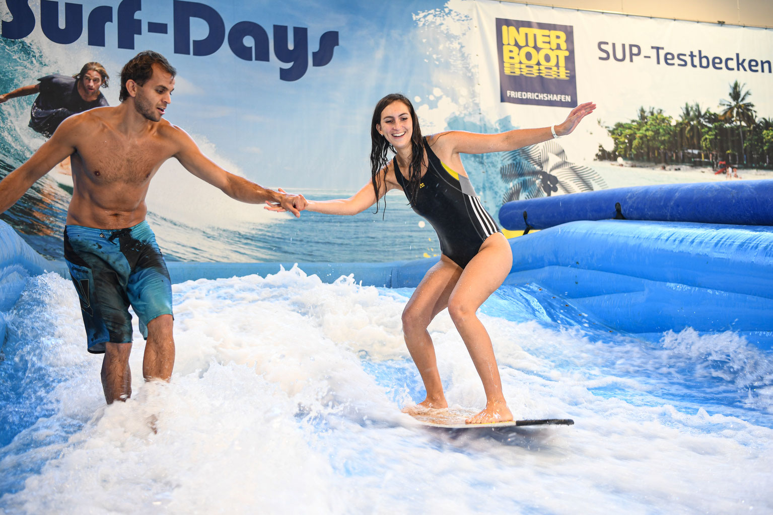 Die erfolgreichste SurfDays Saison aller Zeiten geht auf der Interboot zu Ende PopUp Surfwelle