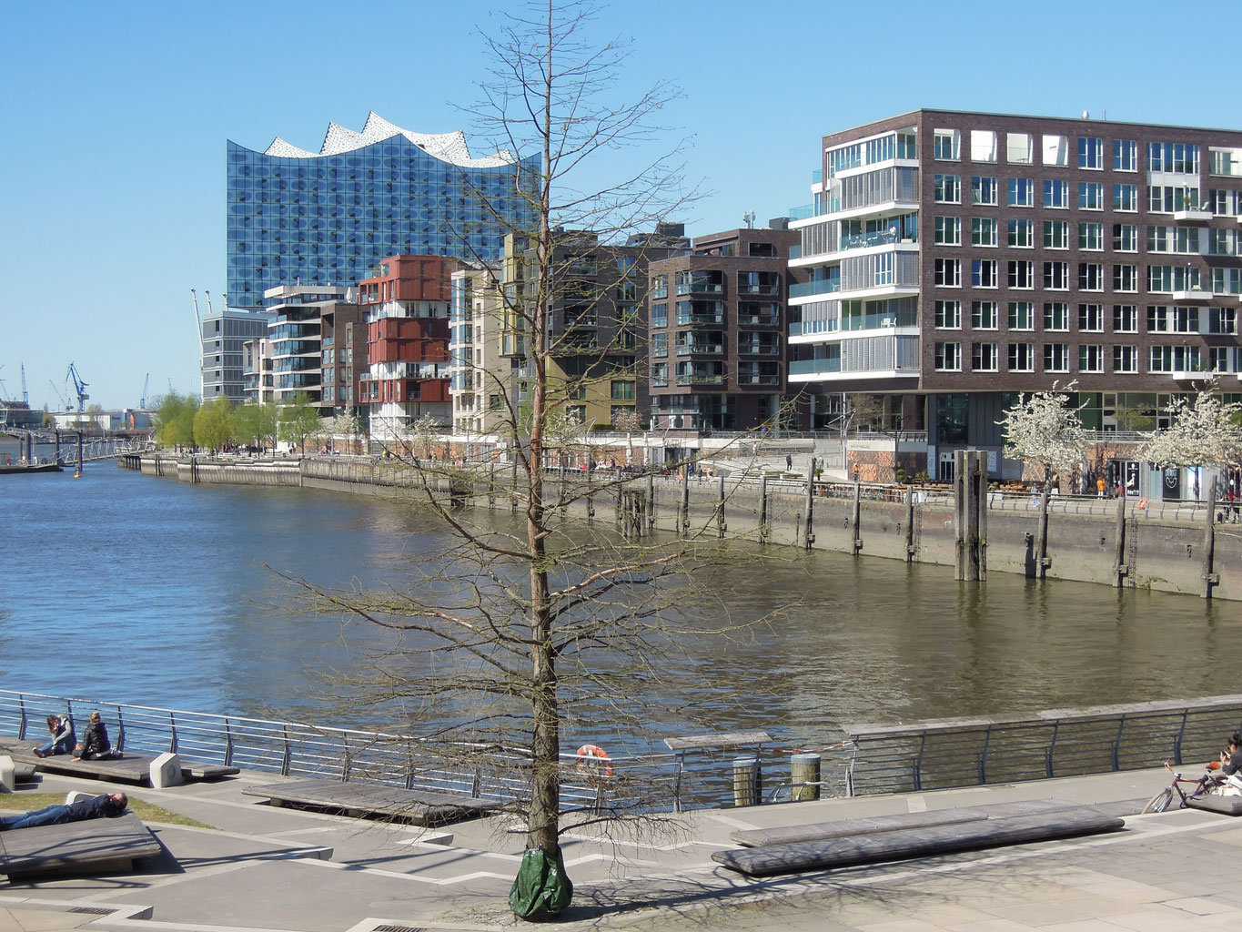 Auch internet live streams findest du hier auf dieser seite gelistet, aktuell z.b. Hamburg am Wochenende vor den ersten Corona-Lockerungen ...