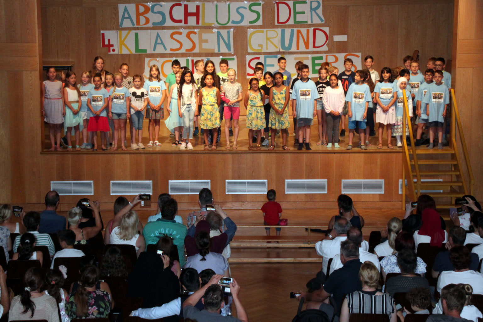 7 Klasse Und Genagelt Es Lustiges Grundschule Abschlusszeremonie