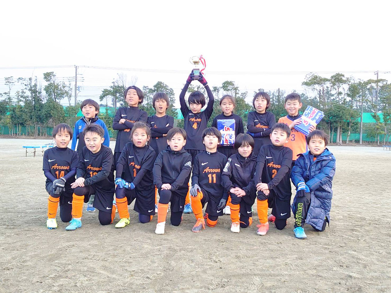 19年度 4年生 Fcarrows チームプレイを通じ協調性や自主性を養いサッカーを楽しむことを目的としています 19年度 4年生 Fcarrows チームプレイを通じ協調性や自主性を養いサッカーを楽しむことを目的としています