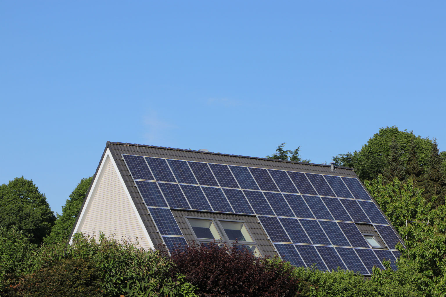 Photovoltaik Anlage Mit Speicher Kompetenzzentrum Energie