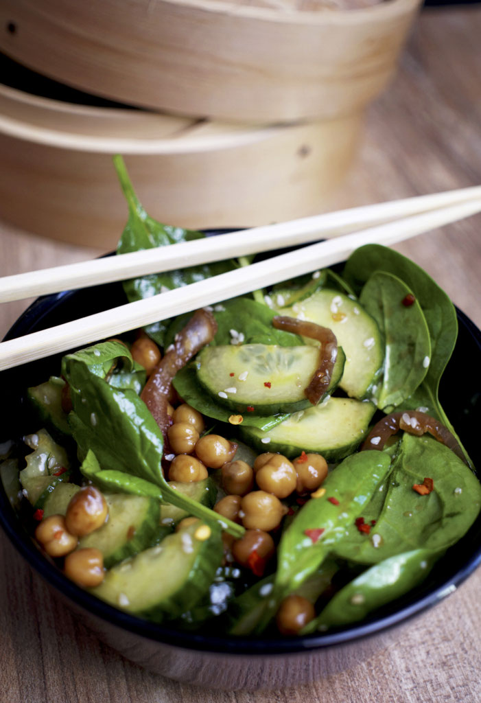 Kichererbsen-Salat mit asiatischem Dressing - leckerhappen