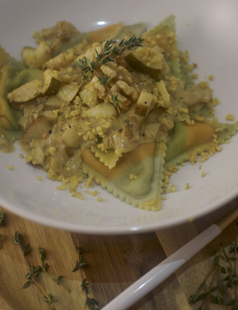 Gorgonzola-Ravioli mit Birnen-Nuss-Soße - leckerhappen
