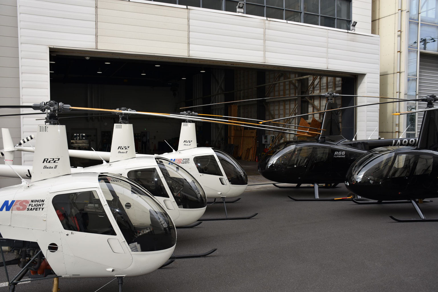 ヘリコプターパイロットになるには ヘリコプターライセンス パイロット免許取得 国内海外訓練 日本フライトセーフティ