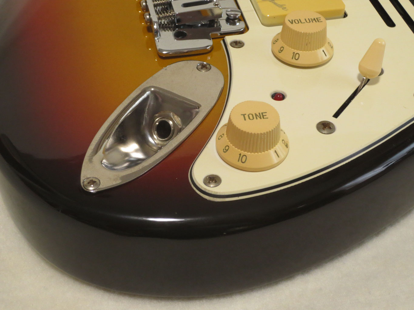 。Fender ST556スキャロップ加工ジャンク扱い Fender ST556スキャロップ加工ジャンク扱い