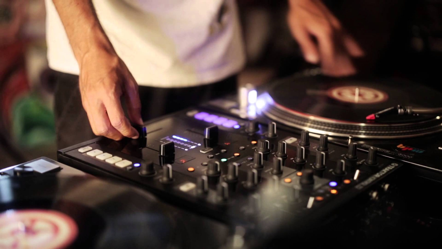 DJ Equipment mieten CD Player, DJ Mixer in Luzern Musicland Luzern