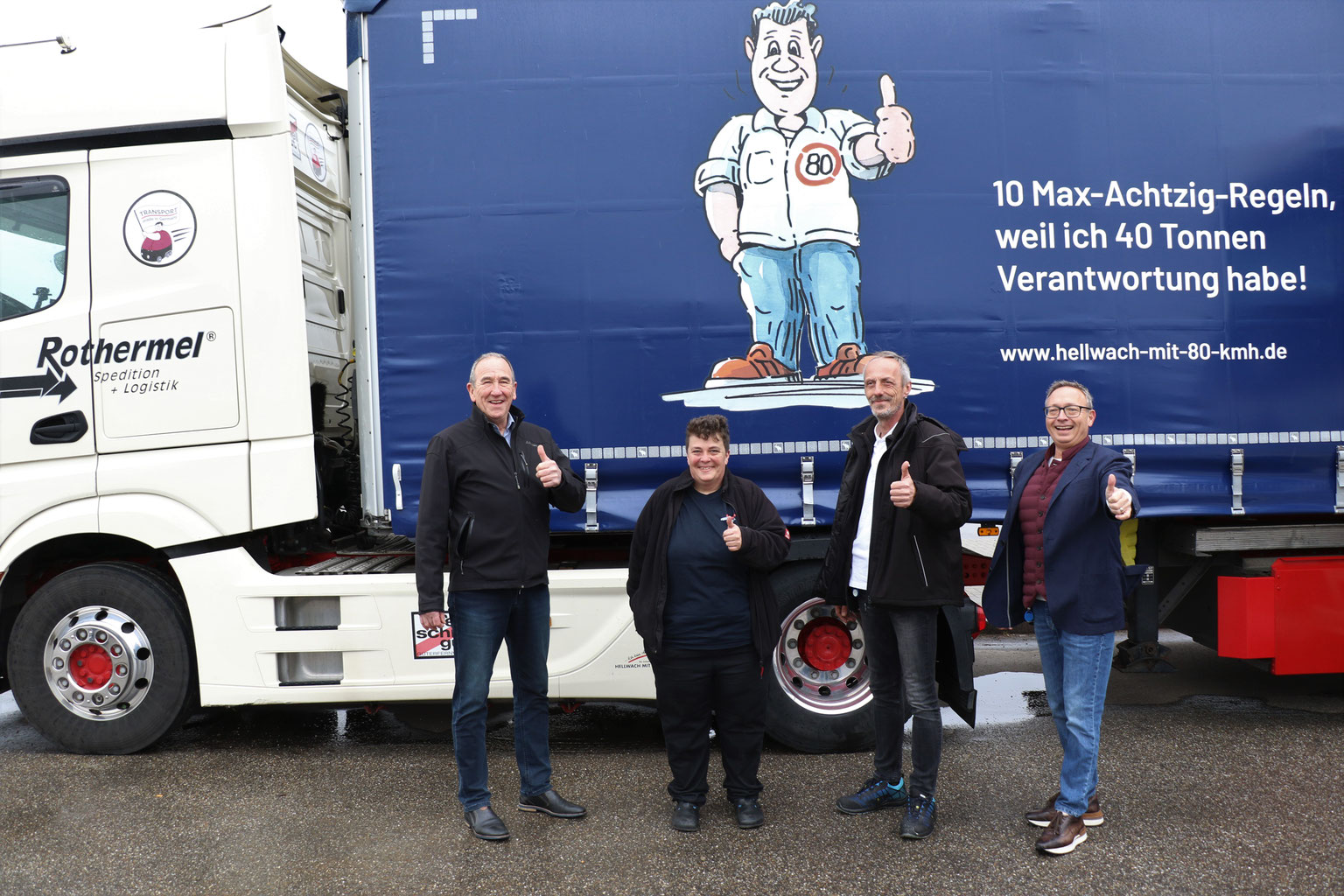 sie fahren mit 80 km h hinter