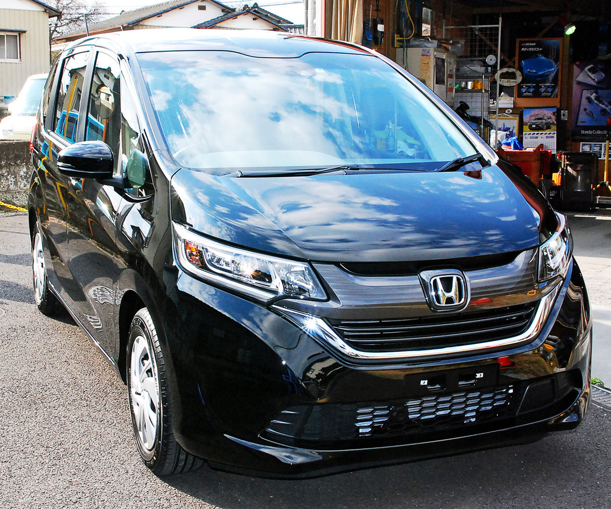 ホンダ・フリード（Freed ）」クリスタルブラック・パール新車の