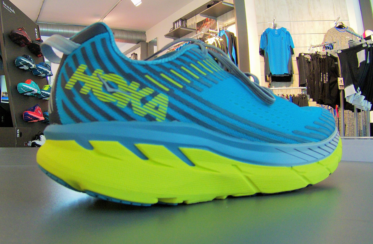 TESTBERICHTE RUNNERS STORE On Cloud Lightweight Schuhe weiß Laufen, Freizeit