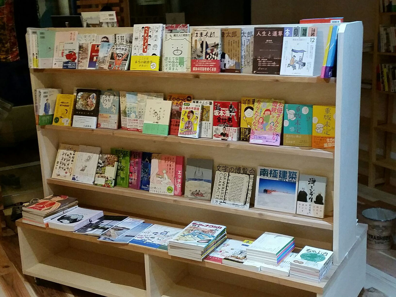 雑誌面陳棚 porvenirbookstore1 ページ！