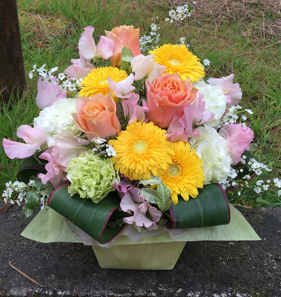 題は花かごT、makiのサインがあります8号です
