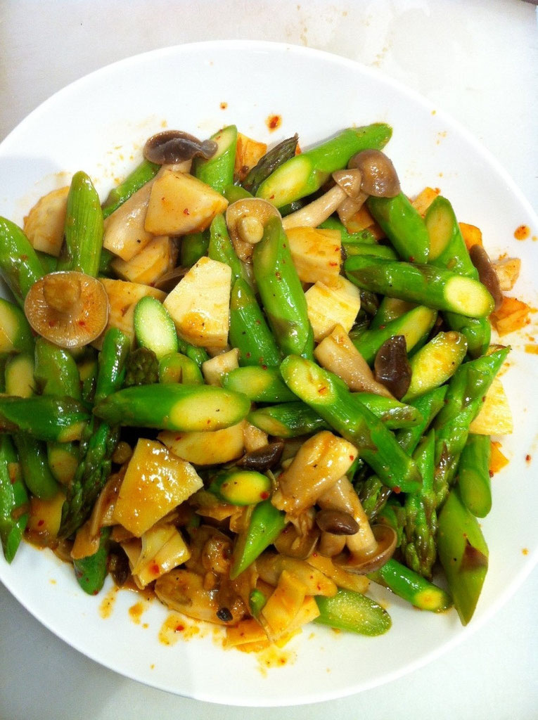 サンクゼール 韓国万能たれ でピリ辛のタケノコとアスパラ炒め 野菜とフルーツをもっと楽しみましょう 東武百貨店船橋店の八百屋から全国へ野菜と果物をお届けします