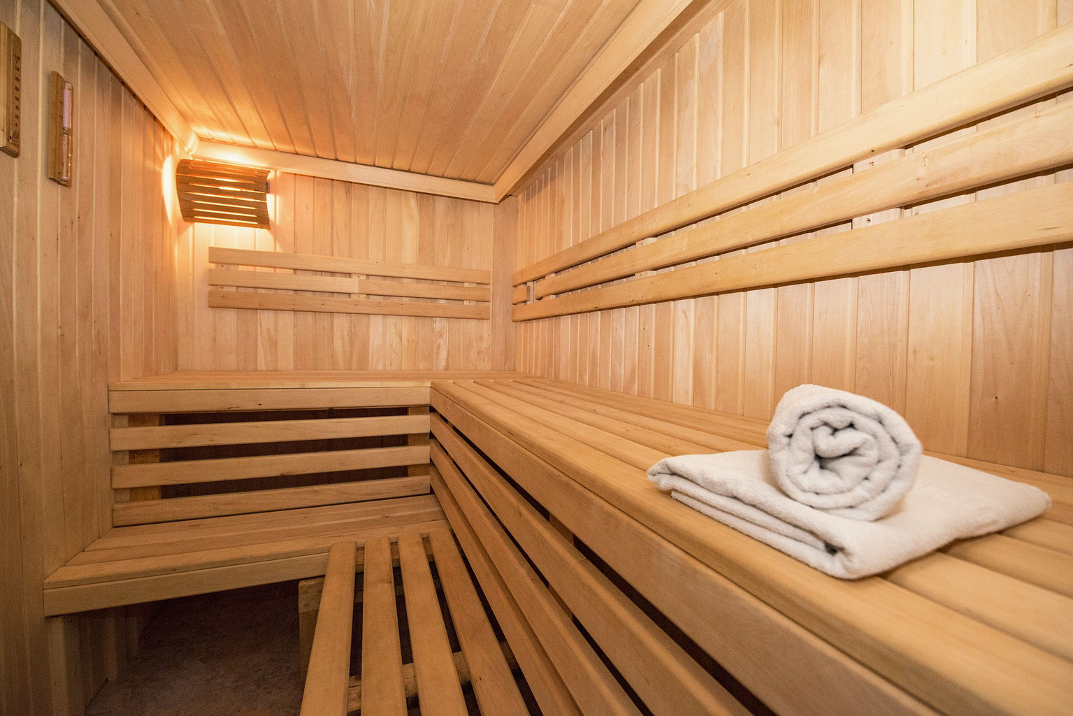 Sauna-Holz, Zirbensauna, Zirbenholzsauna, Birkenreisig - Holzhandel OWL