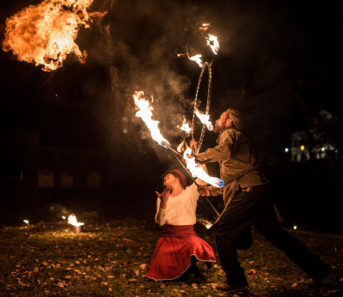 die poetische Feuershow für Hochzeiten, Geburtstage und alle anderen Feste im Jahr. - herz-feuer.ch