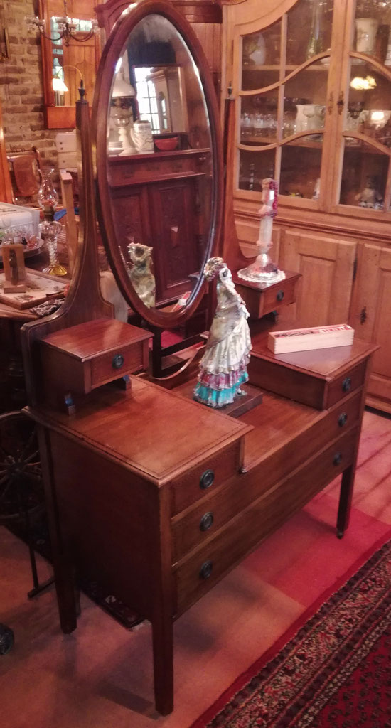 MÖBEL VON BIEDERMEIER BIS ART DECO - Schöne antike Möbel und Uhren in