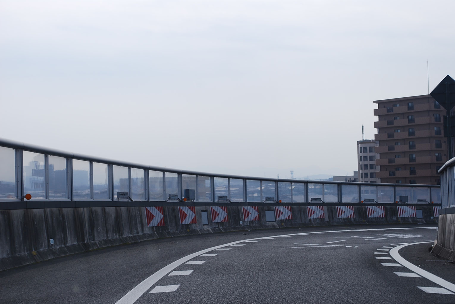 高速道路のランプウエイの渋滞を予測しておこう 人と車の安全な移動をデザインするシンク出版株式会社 高速道路のランプウエイの渋滞を予測しておこう 人と車の安全な移動をデザインするシンク出版株式会社