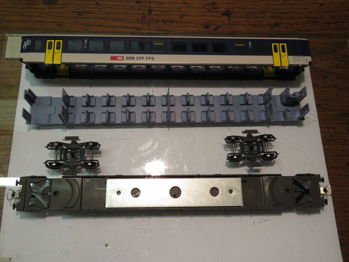 Innenbeleuchtung in Apm und Bpm von Roco, - hrkloetschbergbahn