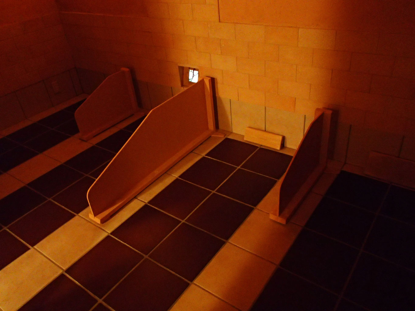 虎杖伝説の里ハイジ 施設ご案内 還元陶板浴 虎杖伝説の里ハイジ 北九州市小倉南区