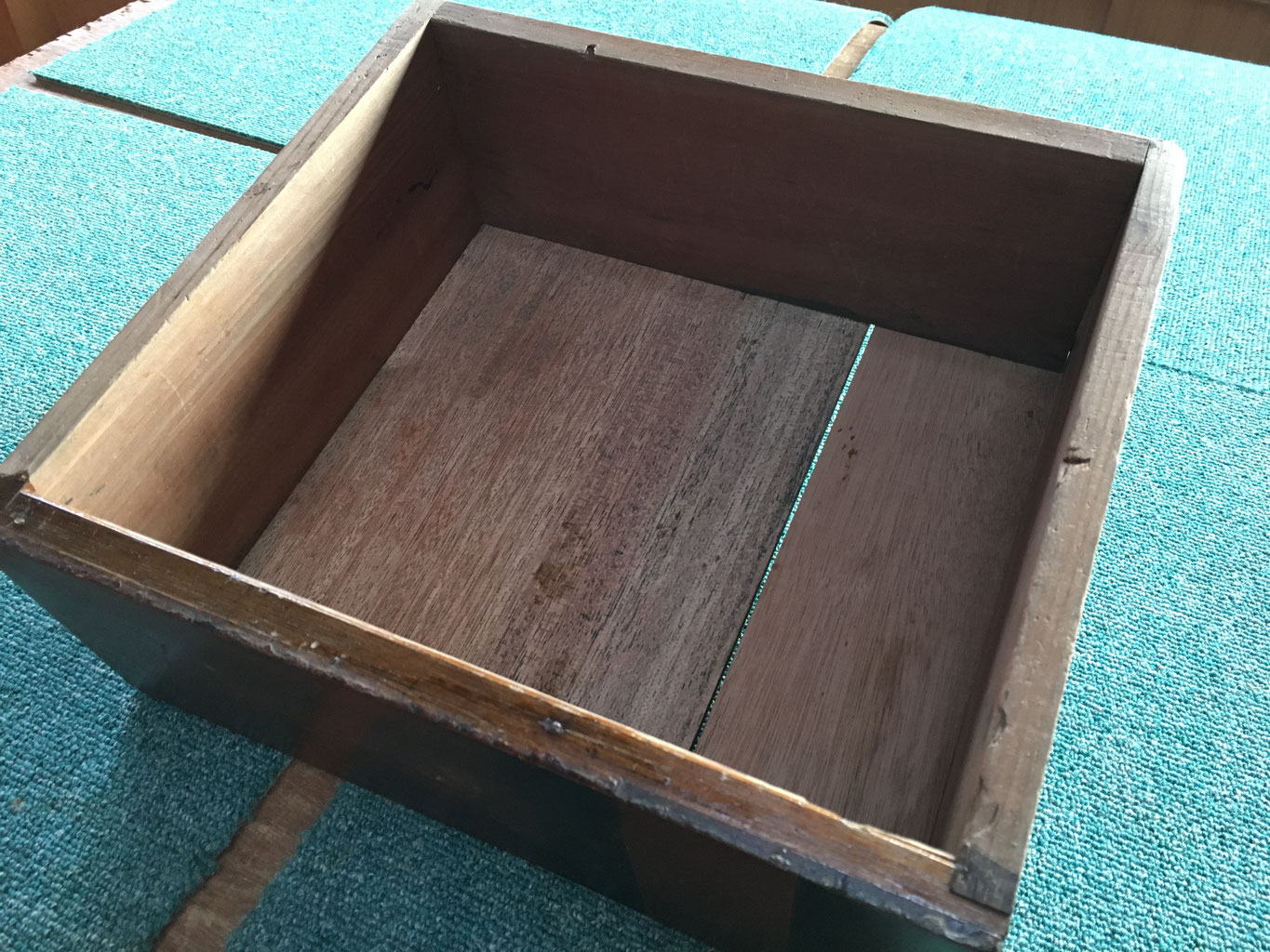 引き出しの底板に隙間が 奈良の昭和レトロな家具と雑貨 ひつじ屋