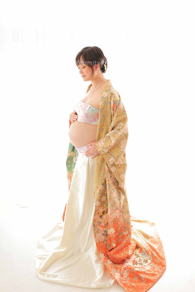 ベージュの着物で優しい和風マタニティフォト240117 - Kimono