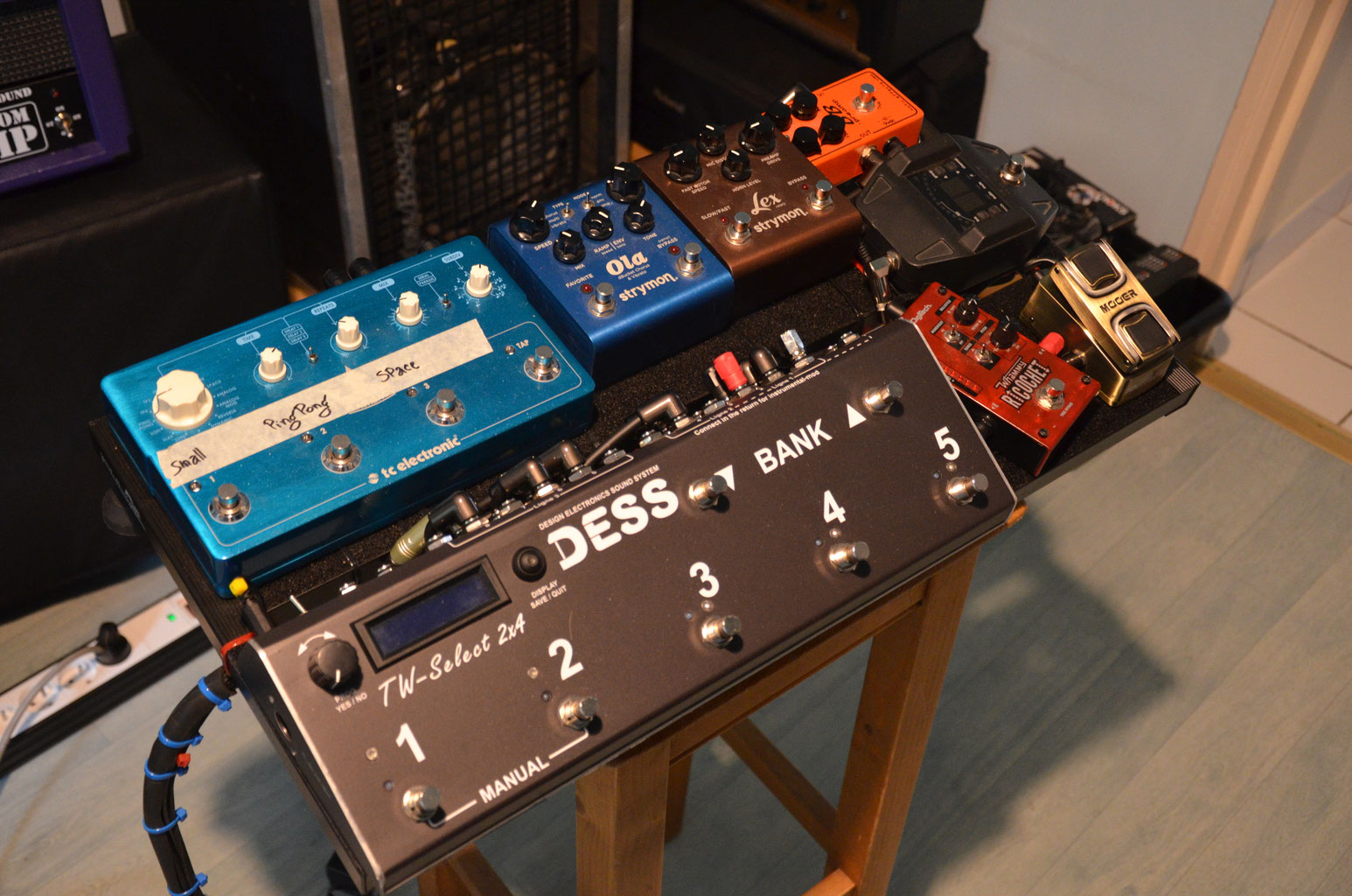 Avis, photos DESS SWITCHER PEDALBOARD POWER SUPPLY MIDI