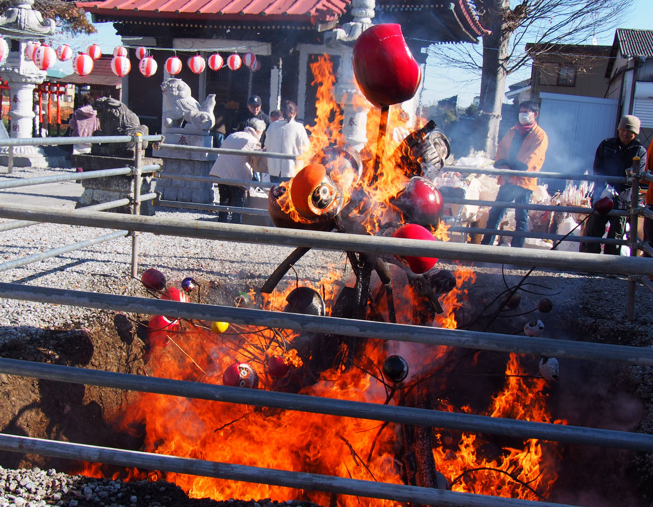 雀宮神社で恒例のお焚き上げ（どんと焼き） - 雀宮地区まちづくり推進