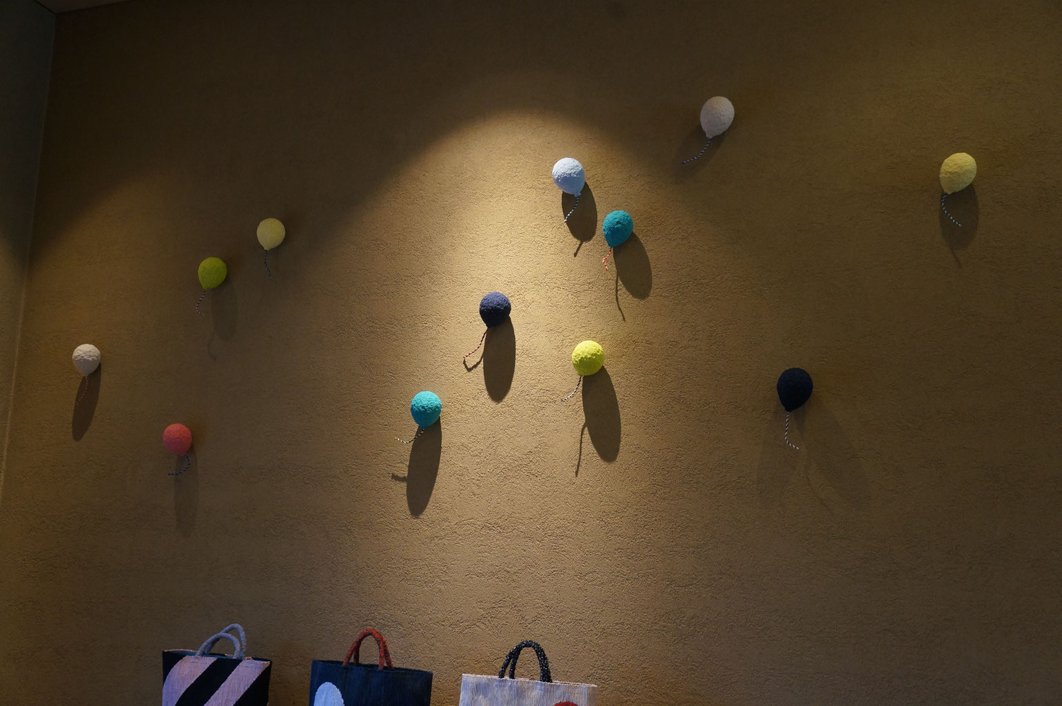 いわもとあきこ裂き織作品展初日 - ギャラリー栂 (とが)