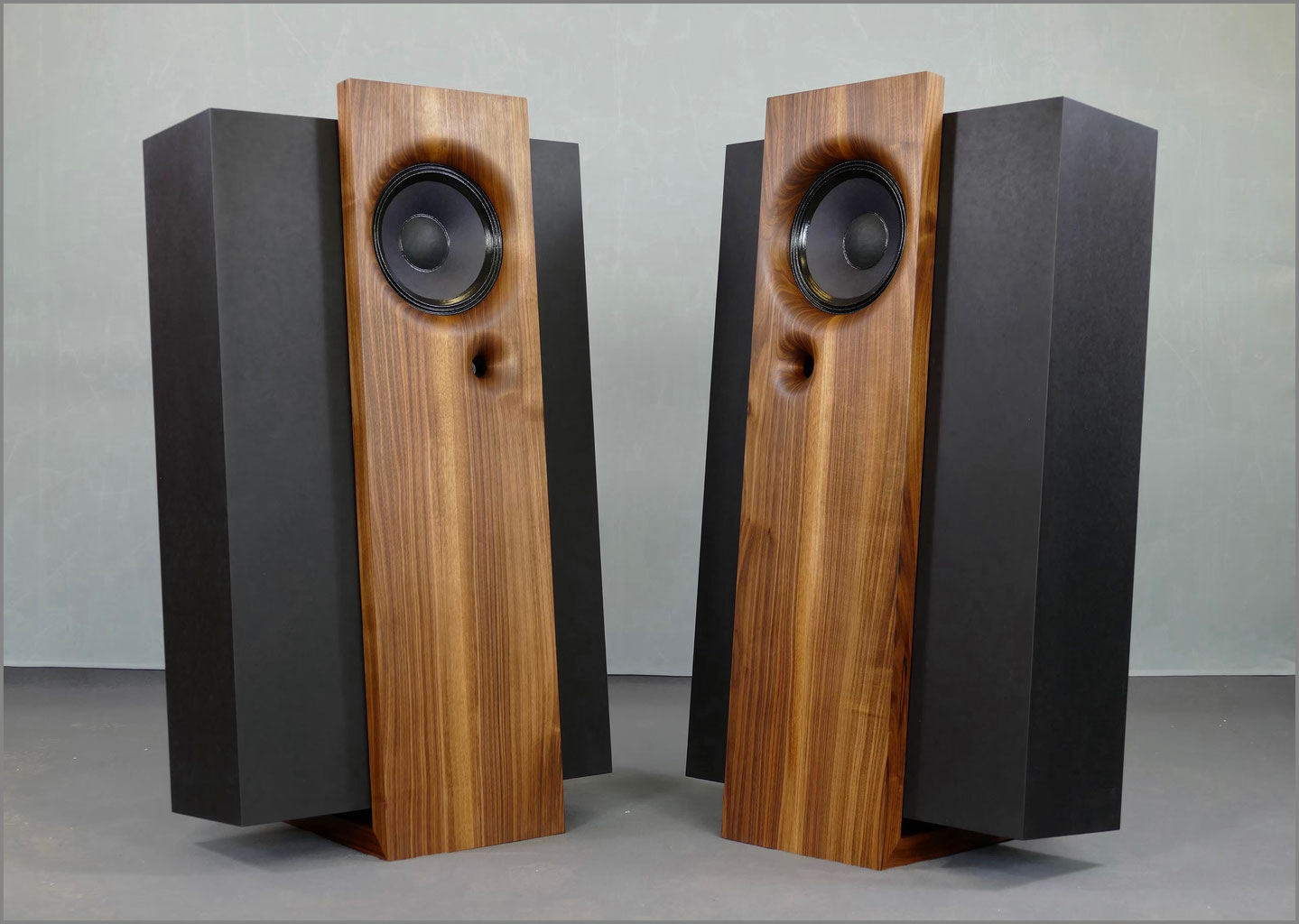 Динамики для open baffle. Kef reference 104/2. Jbl m9500. Закрытые и открытые колонки. Акустическая колонка в разрезе.