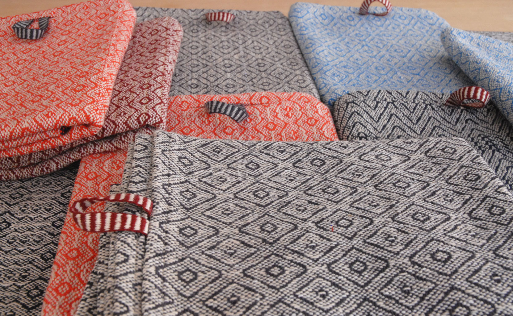 Stores KLEE exclusive hand weaving