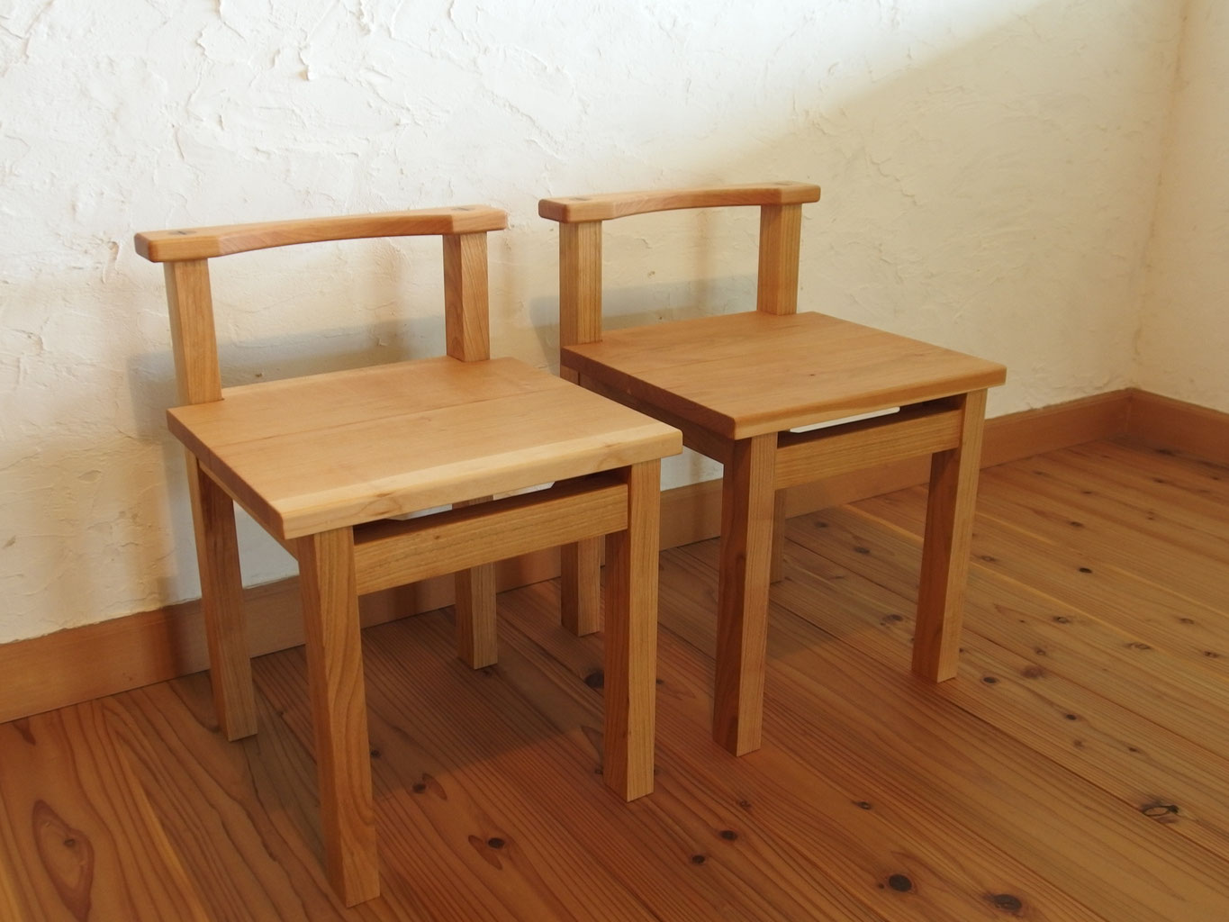 木っ端チェアー N-tree作 ○ にぃにのいす - 家具工房つなぎ サクラで 木っ端チェアー N-tree作 ○ にぃにのいす - 家具工房つなぎ サクラで