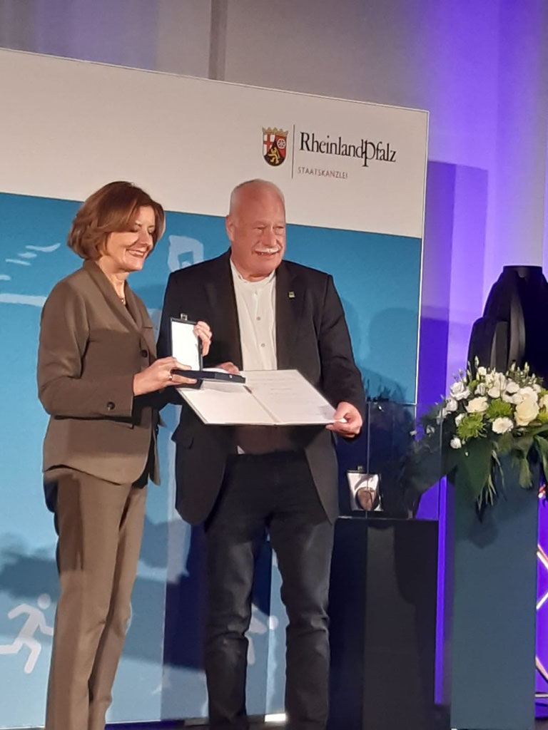 Höchste Sportauszeichnung für Vorstandsmitglied Dieter Sesterheim