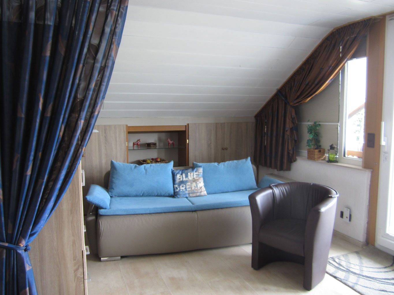 Wohn-Schlafzimmer - www.ferienwohnungferber.de