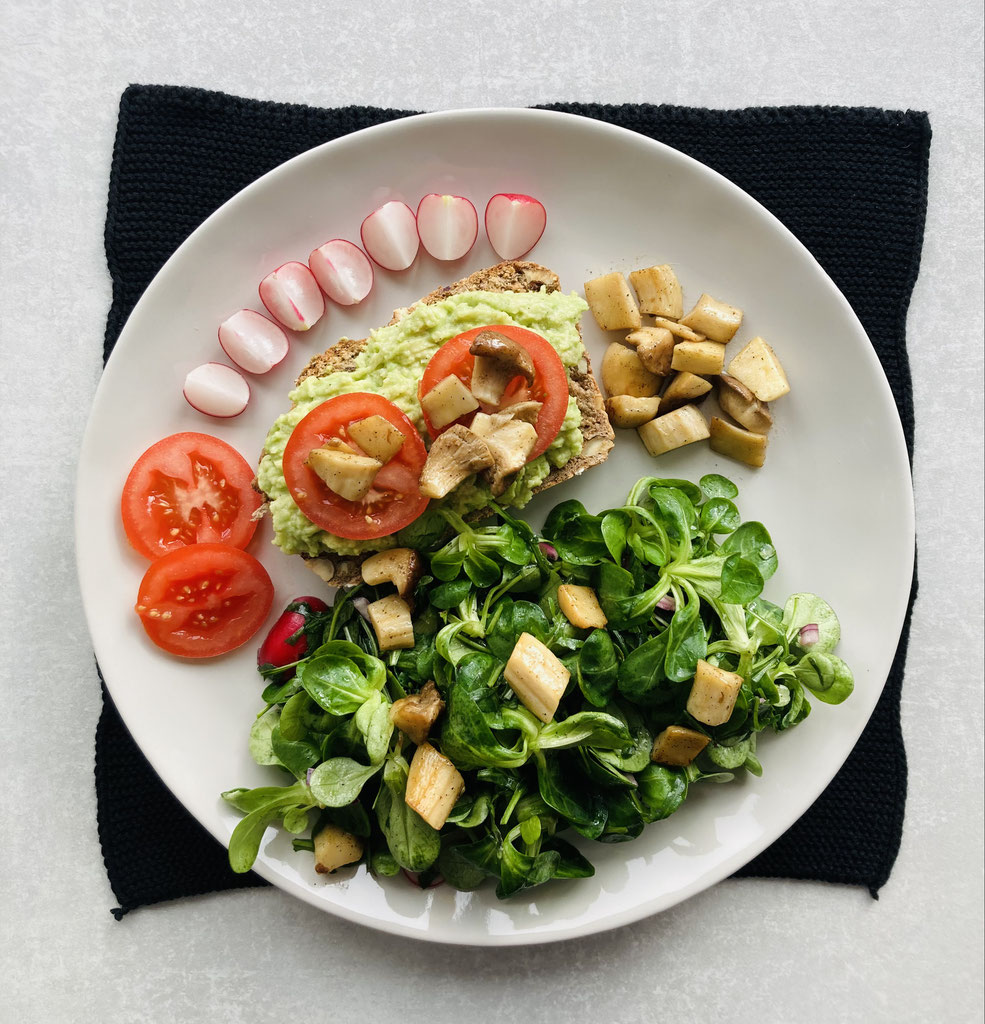 Rezept getreidefreies Brot mit Avokadodip Naturheilpraxis Anja