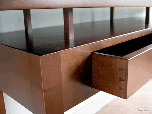 Console en érable sycomore, finition teinté et vernis (Noisy le Roi, Yvelines).